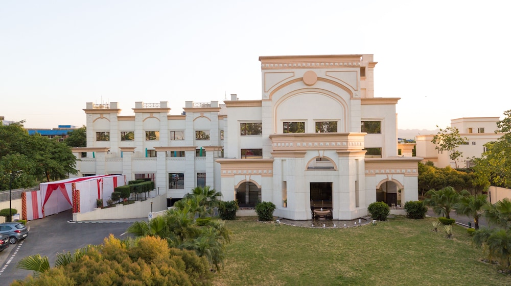 The Competent Palace Hotel — Vikasnagar — photo 2