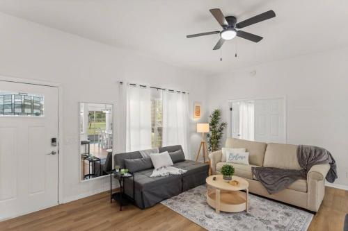 King Bed and Modern Home sleeps 8 — 4-Star Luxury Hotel in Kissimmee, United States