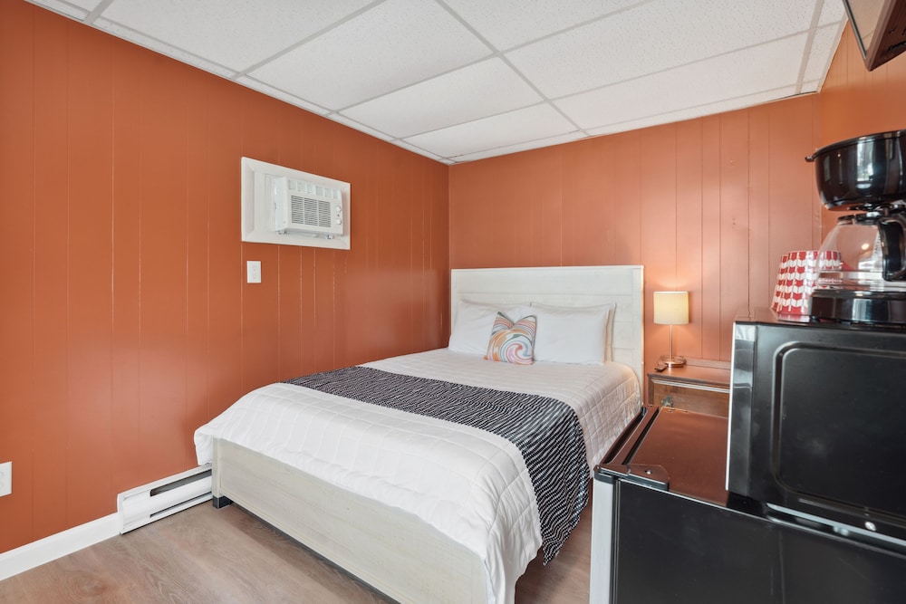 The Beaches Motel & Cottages - photo 25