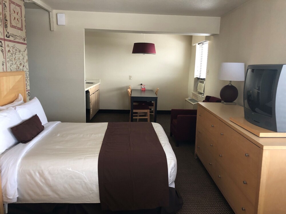 Inlet Tower Hotel & Suites - photo 13