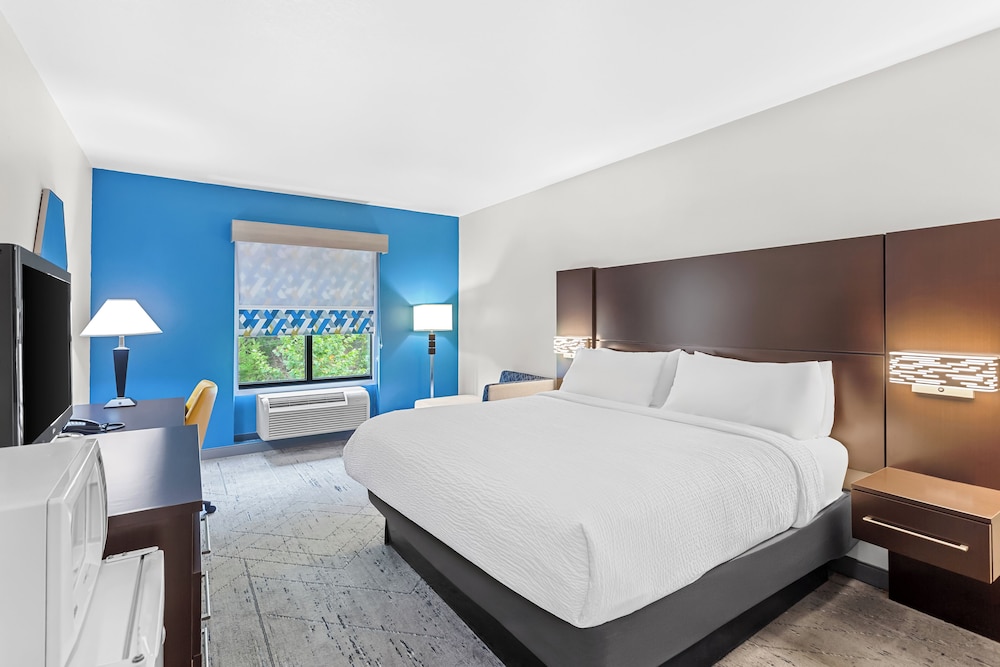 Holiday Inn Express Hotel & Suites Cross Lanes by IHG - photo 7