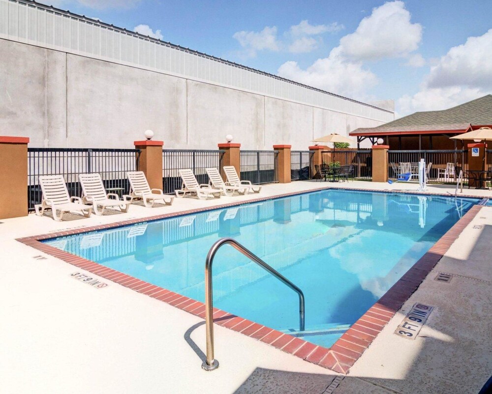 Springwood Suites Houston IAH Beltway 8 - photo 12