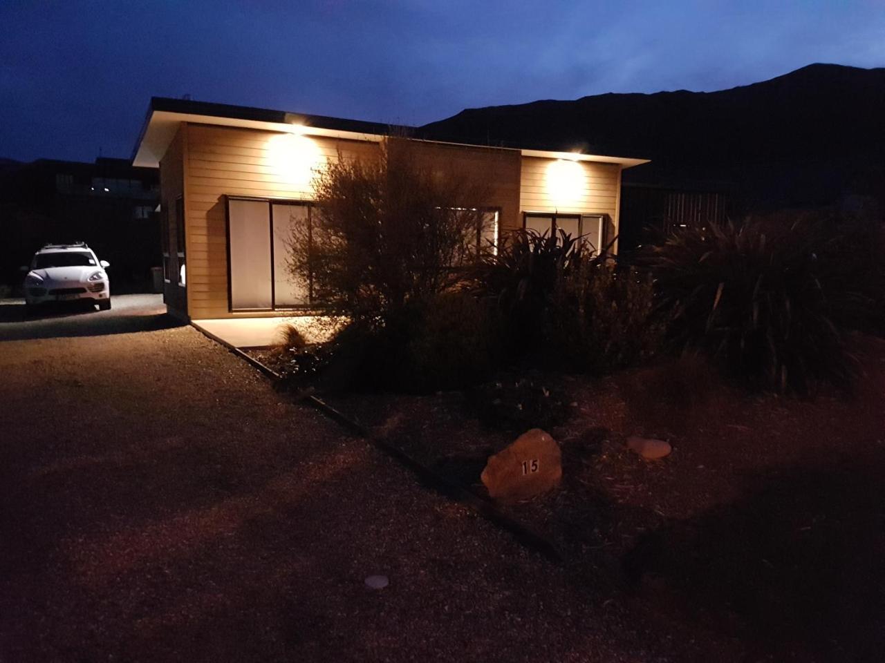 Simply Stunning - carbon neutral hotel in Wanaka