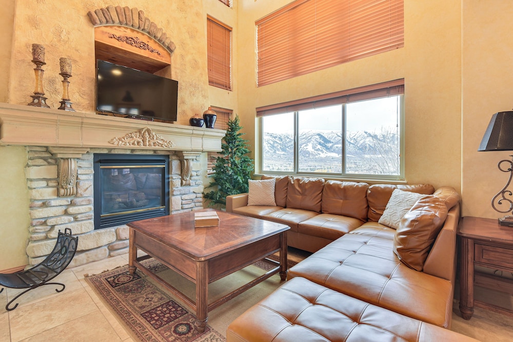 Eden Townhome with Mtn View And Shuttle To Powder Mtn — 4-Star Luxury Hotel in Eden, United States
