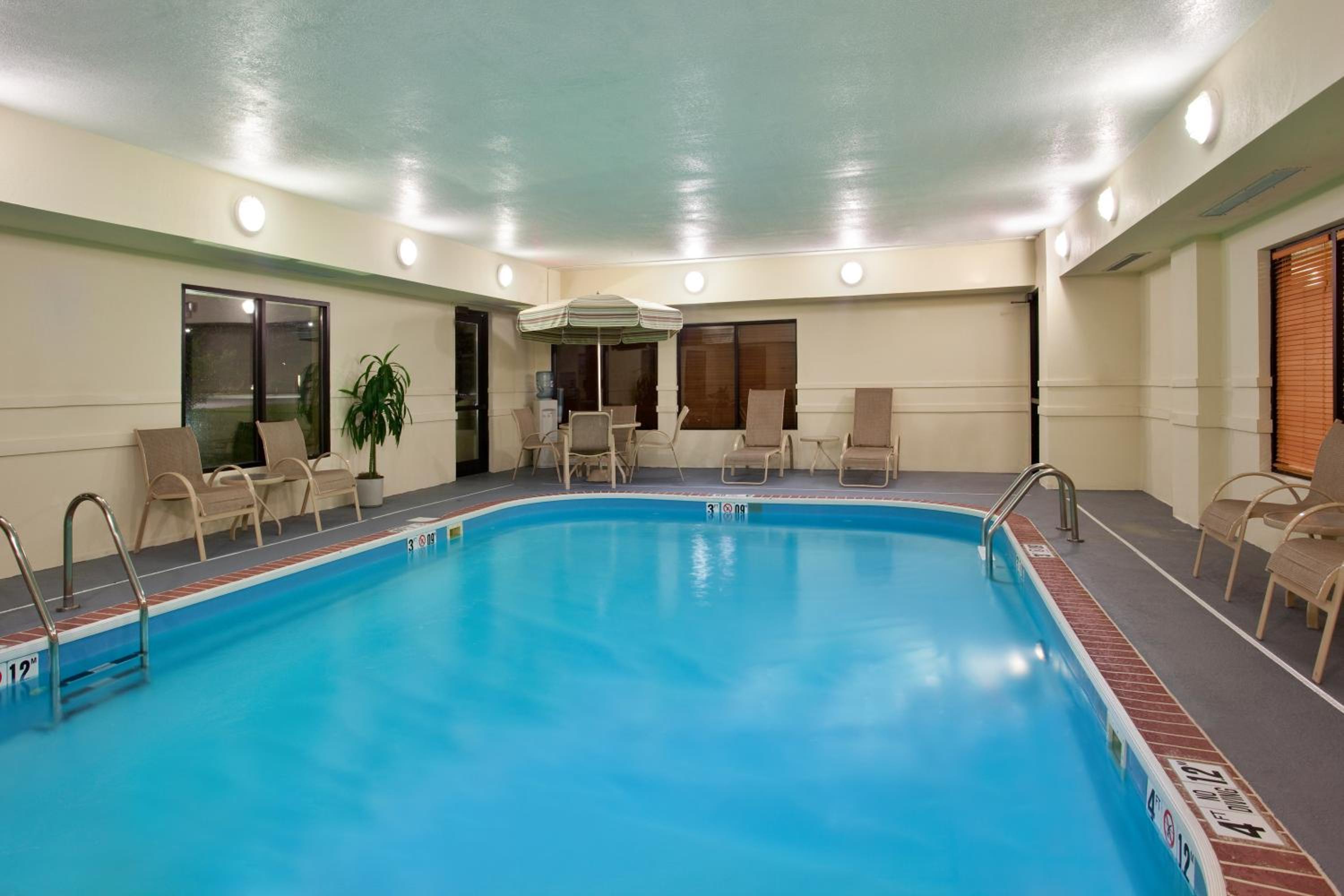 Baymont by Wyndham Merrillville - photo 4