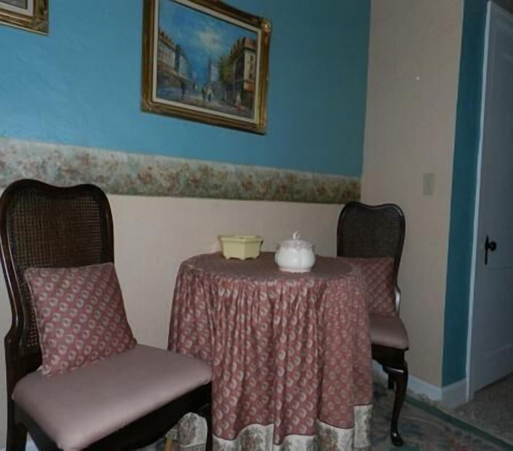 La Plaza Inn - photo 46