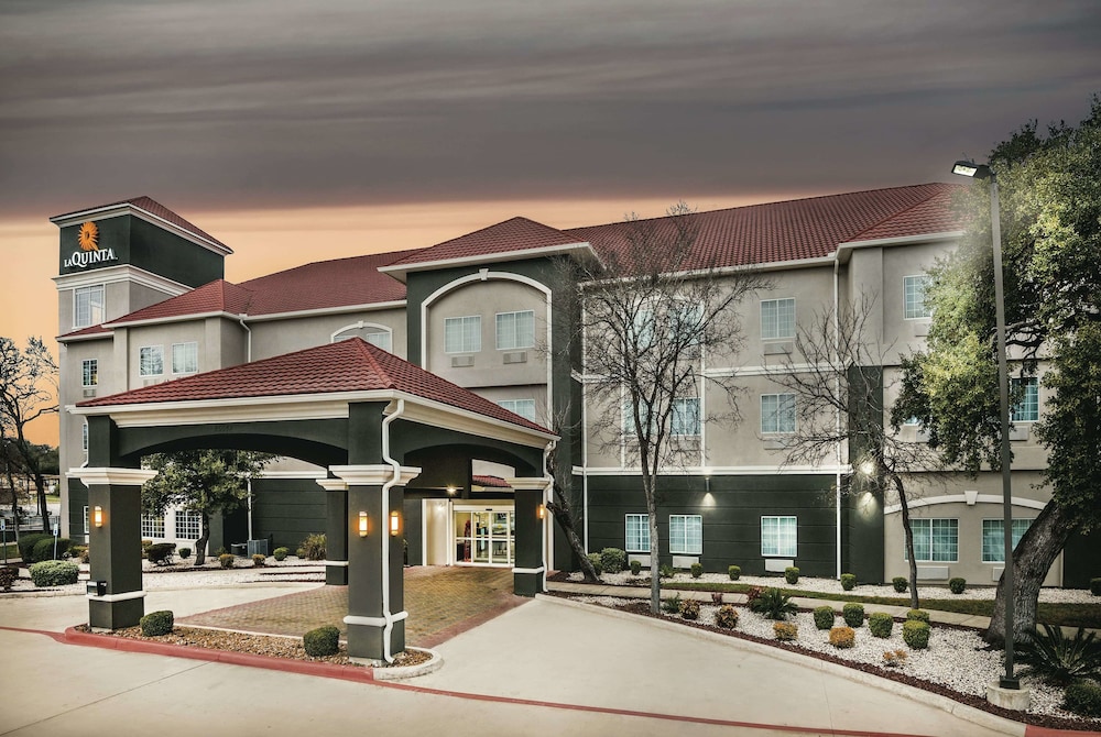 Spark by Hilton San Antonio Dominion - photo 4