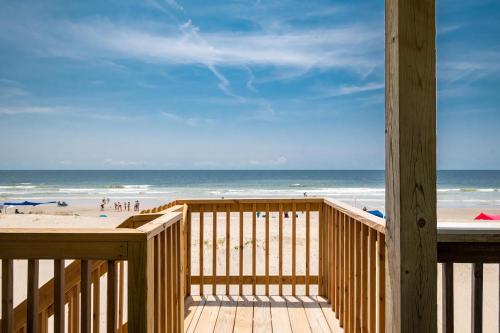 Absolute Beach by Oak Island Accommodations - photo 2