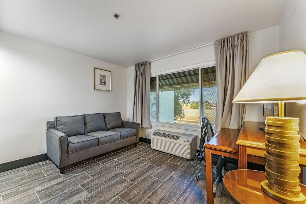 Hawthorn Suites by Wyndham Tempe - photo 38