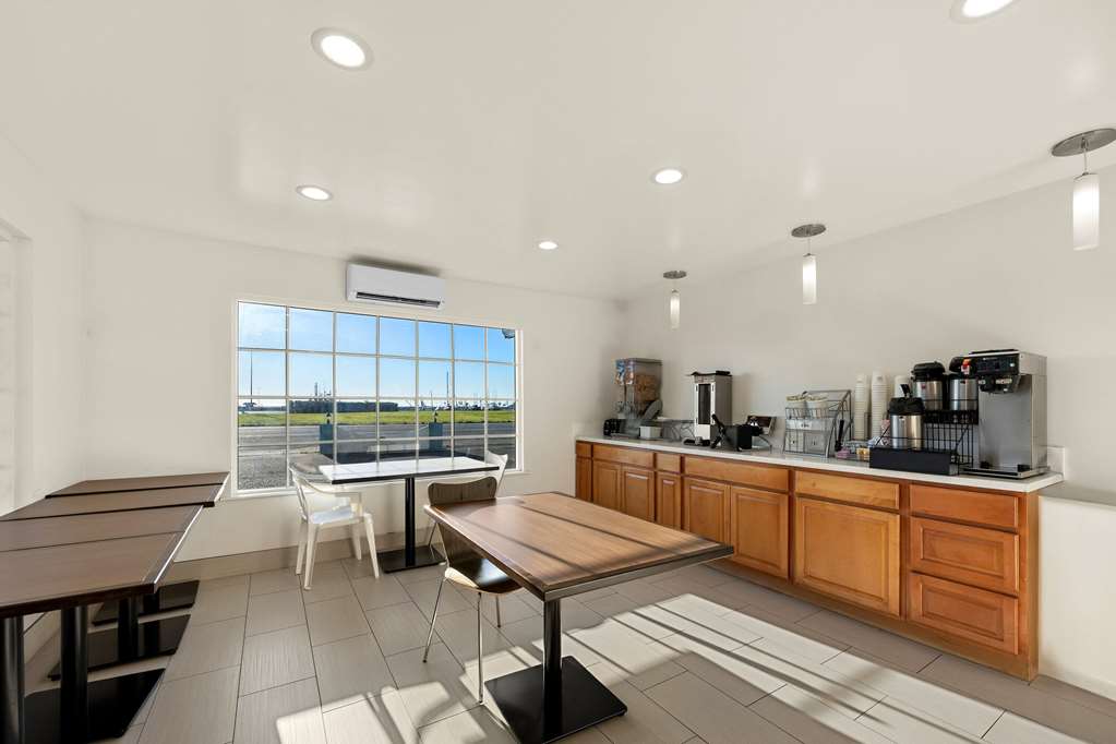 Super 8 by Wyndham Crescent City - photo 13