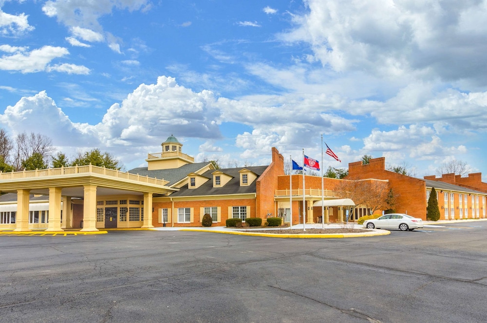 Quality Inn Radford West Blacksburg I 81 - photo 37