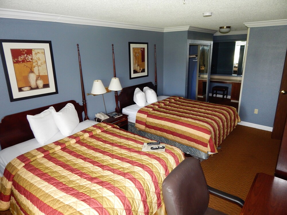 Richmond Suites Hotel - photo 11
