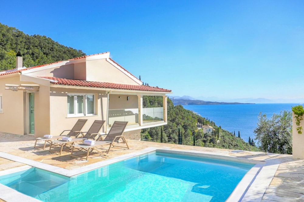 Villa Theview in Katavolos — 4-Star Luxury Hotel in Corfu, Greece