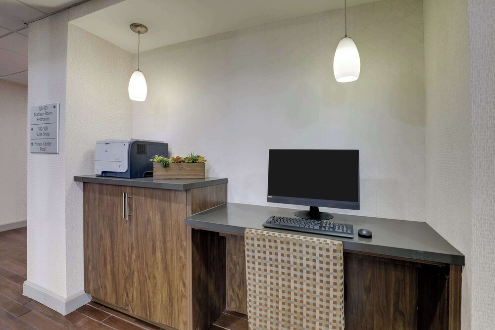 Hampton Inn & Suites St. Louis Edwardsville - photo 67