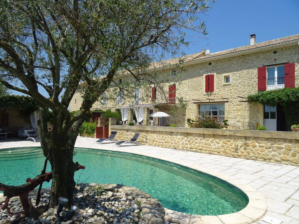 Abacard Home Chambres d'Hote — 4-Star Luxury Hotel in Roquemaure, France