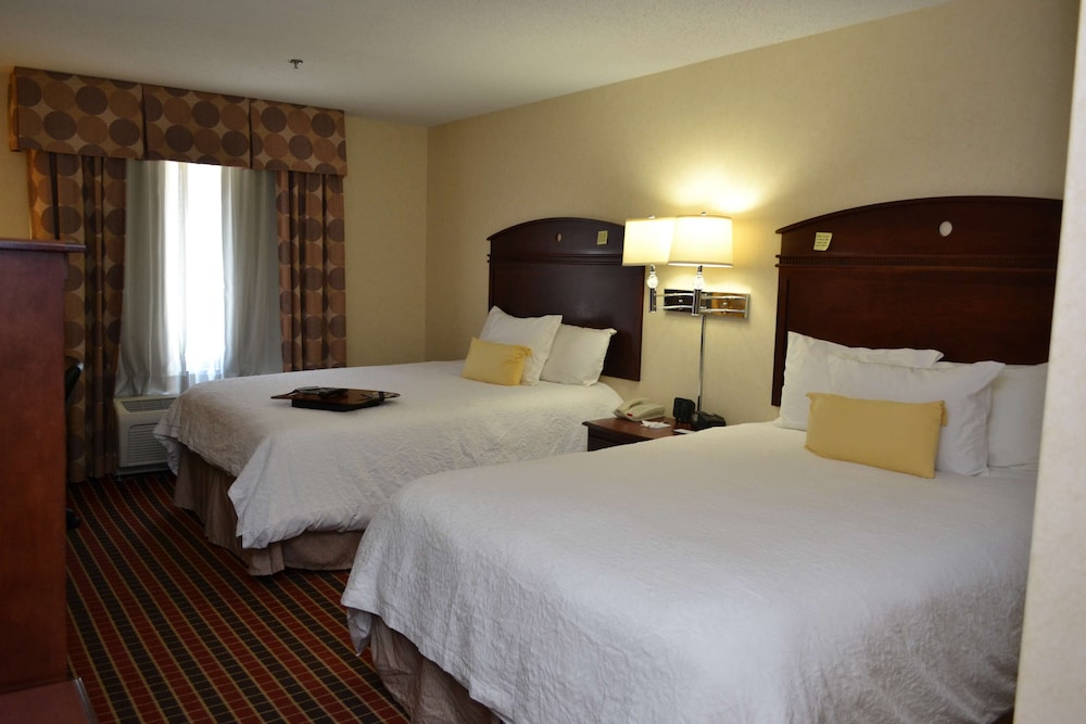 Hampton Inn & Suites Dayton Airport - photo 18