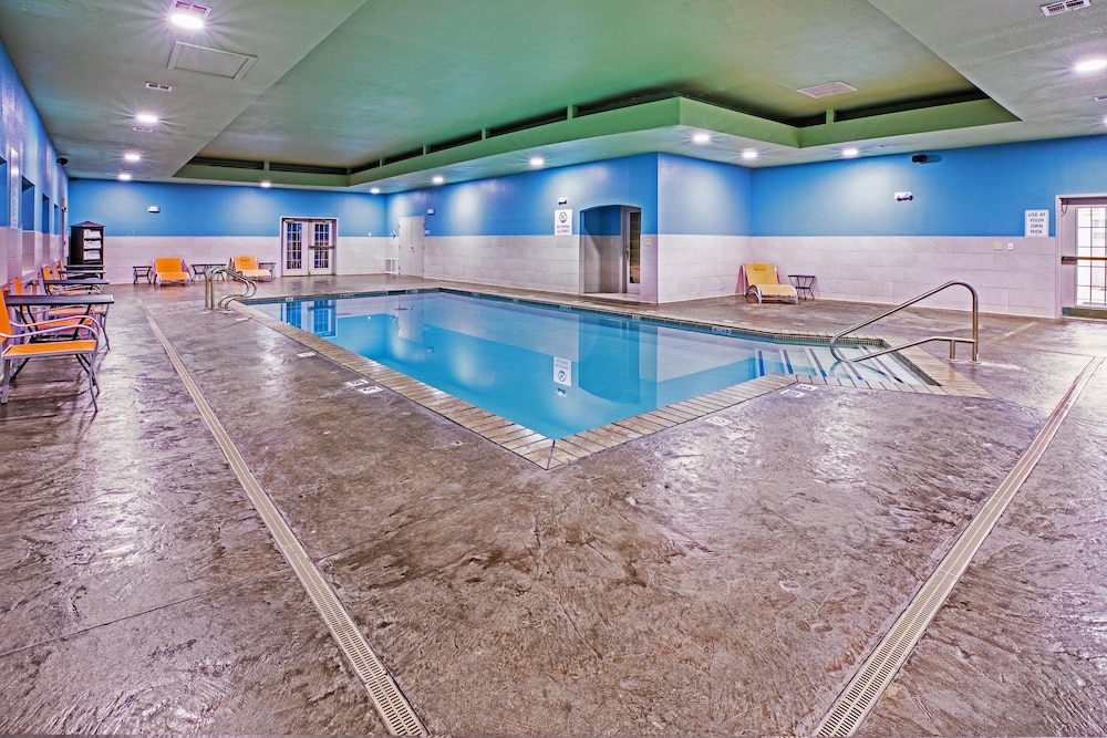 Holiday Inn Express Hotel & Suites Jenks by IHG - photo 20