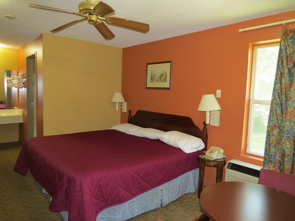 First Western Inn Caseyville - photo 24