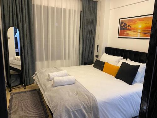 1Bed apt with rooftop pool gym and scenic views in Westlands