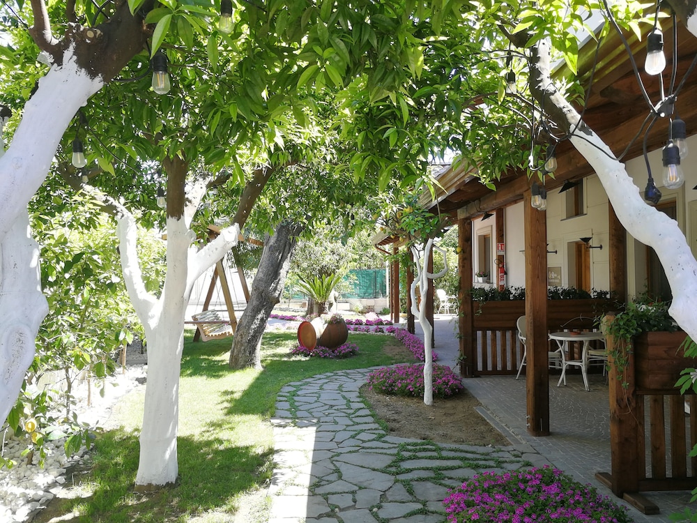 Relais Country House — 4-Star Luxury Hotel in Pompei, Italy