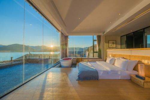 Dali Muhai Island Designer Seaview Manor in Dali, People's Republic of China