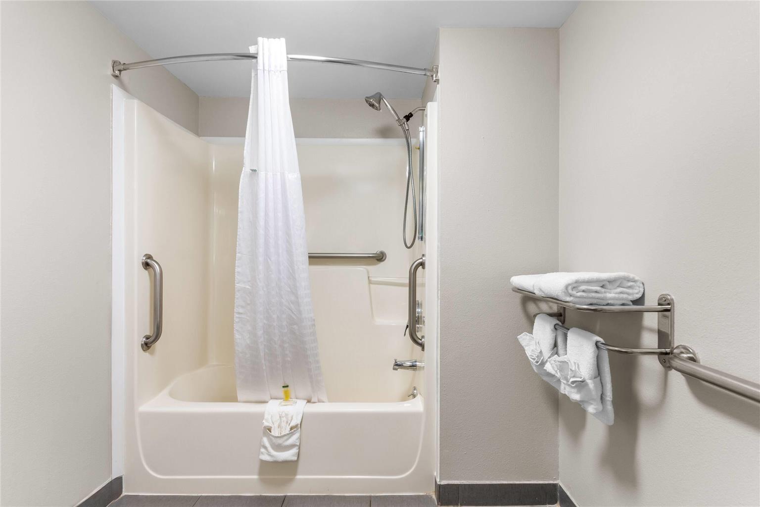 Days Inn by Wyndham Enterprise - photo 13