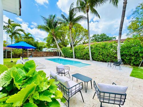 Heated Pool Tropical House with Summer Kitchen 3BR Oasis in Miami — 4-Star Luxury Hotel in Miami, United States