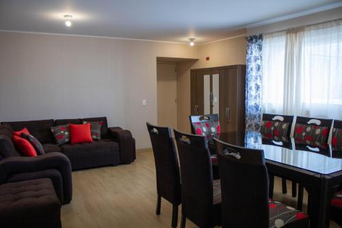 Departamento 100 m2 con luz natural y Seguridad 24h — 4-Star Luxury Hotel in Lima, Peru