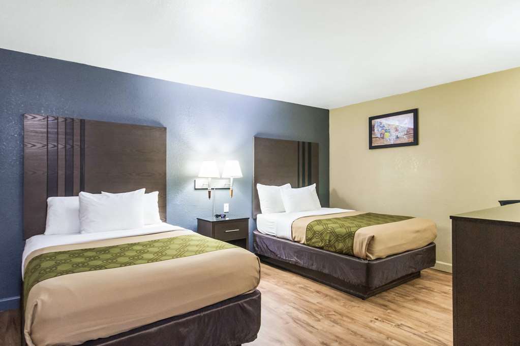 Econo Lodge Inn & Suites I 35 at Shawnee Mission - photo 6