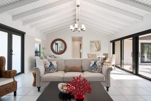 1263 Mulberry Ct in Marco Island, United States