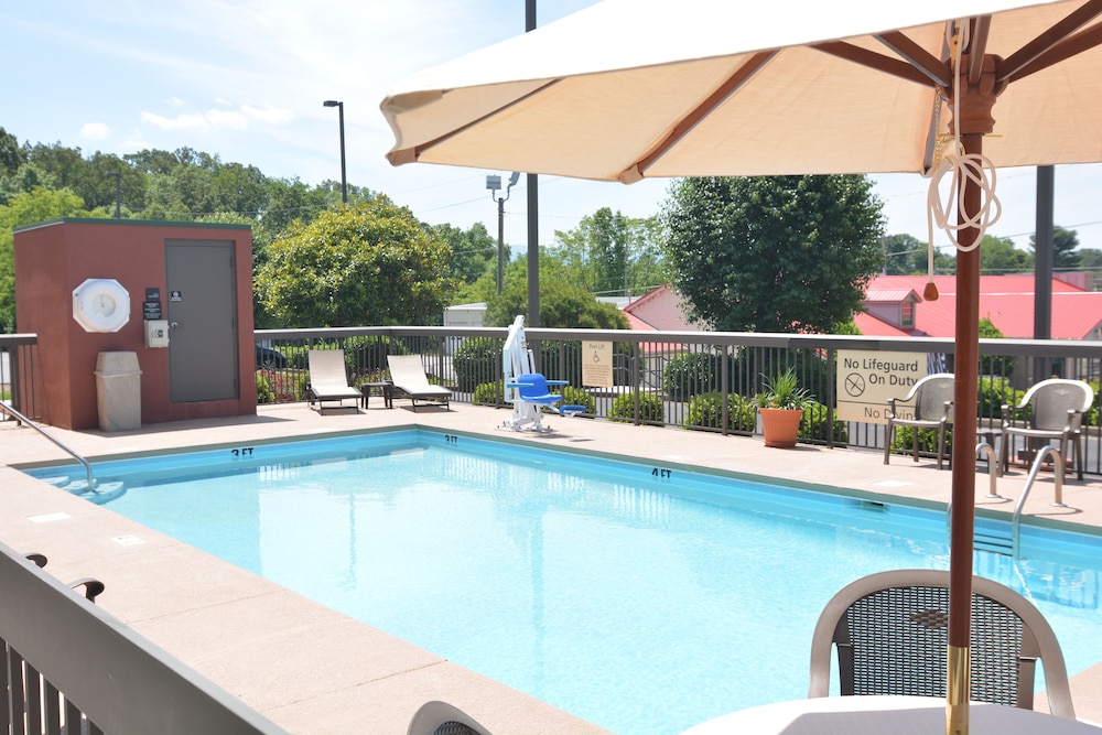 Hampton Inn Greeneville - photo 15