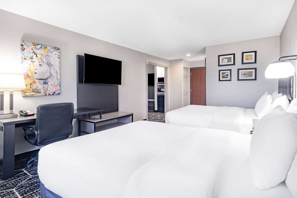 La Quinta Inn & Suites by Wyndham Evansville - photo 28