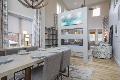 Skyview Oasis Modern Build 1 Mile from Downtown Black Mtn — Black Mountain — photo 4
