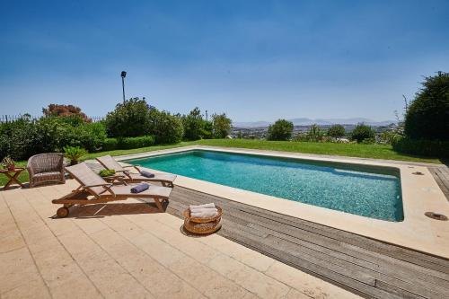 Luxury Maisonette with Pool — hotel in Pallini