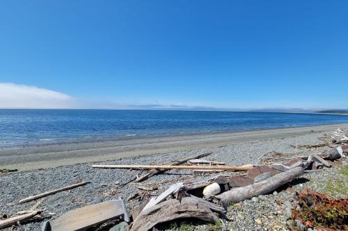 Totally Beachin Getaway by AvantStay Waterfront - photo 41