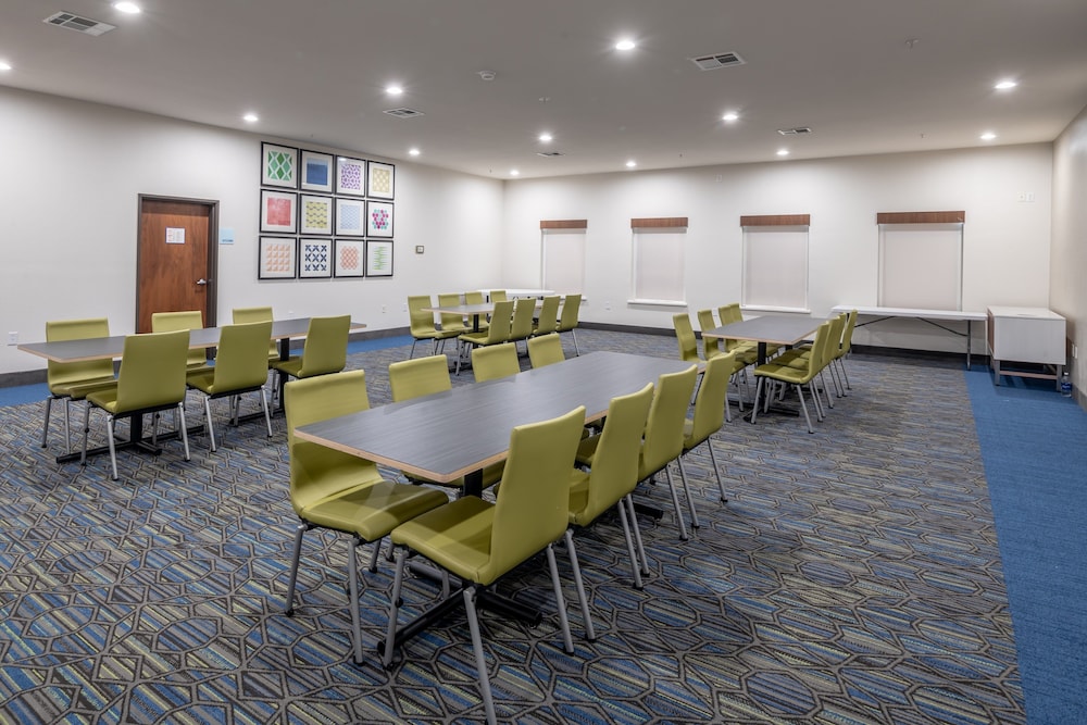 Holiday Inn Express & Suites N Waco Area West by IHG - photo 50