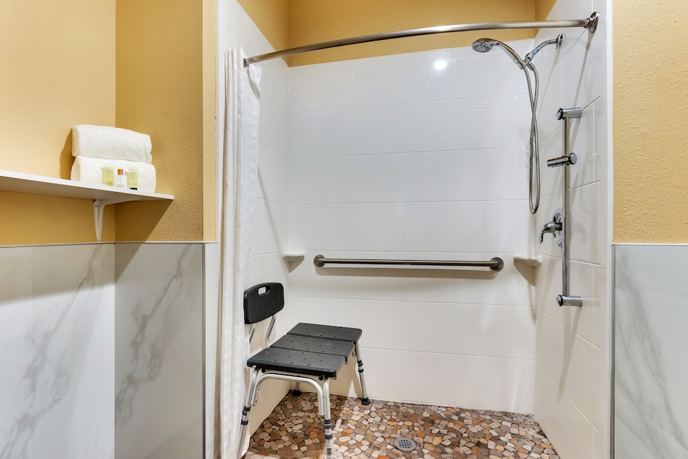 Captain's Quarters Inn - photo 28