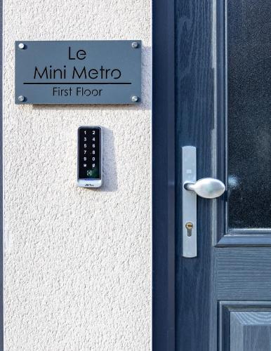 Le Mini Metro Balcony Apartment by i Stay Whitby