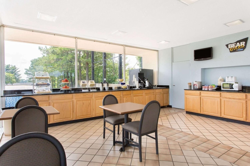 Travelodge Fredericksburg South - photo 16