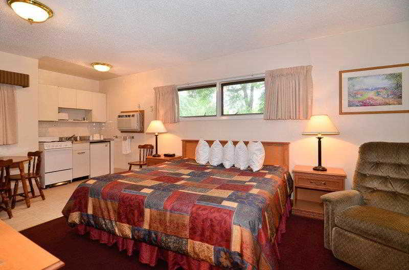 UBar Inn & Suites - photo 16