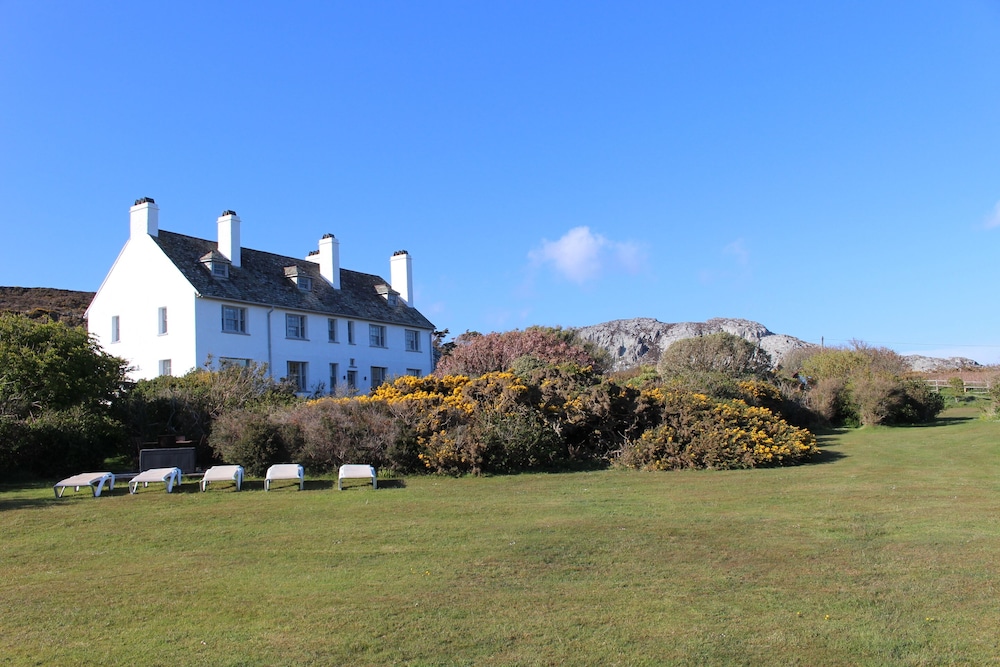 Tan Y Cytiau - carbon neutral hotel in Holyhead