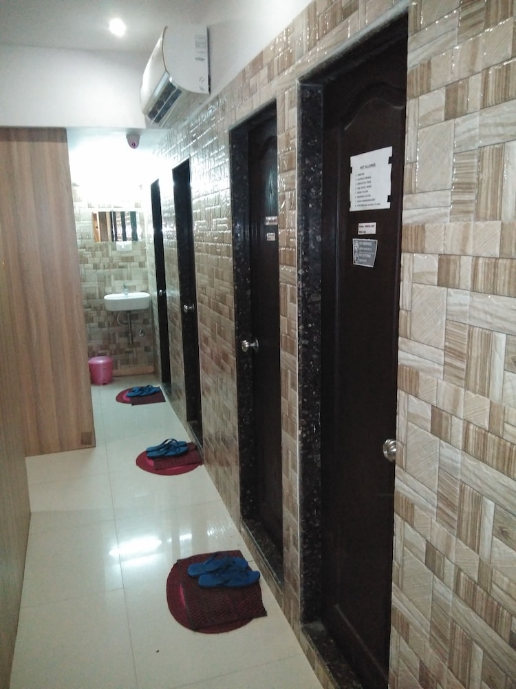 Golden Dormitory Hostel