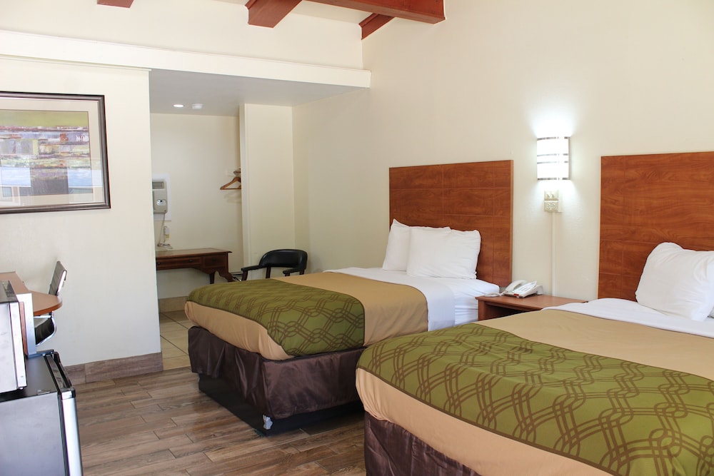 EverGreen Inn & RV - photo 5