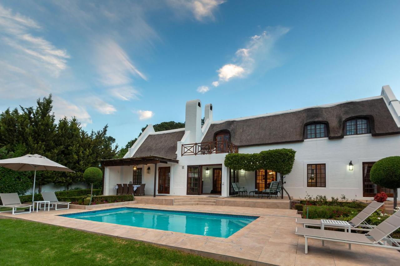 Die Rietdak Reetdachhaus mit vier Schlafzimmern — 4-Star Luxury Hotel in Cape Town, South Africa