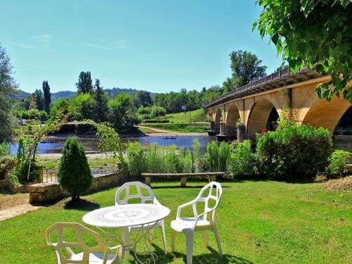 Hotel Restaurant Plaisance Piscine couverte et chauffee Proche Sarlat in Sarlat-La-Caneda, France