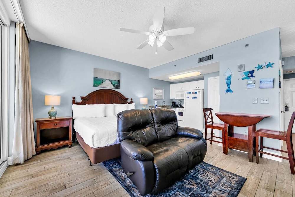 Majestic Beach Towers 1 1412 - photo 10