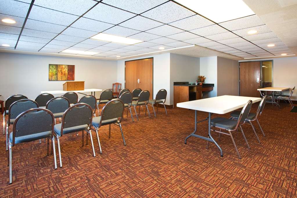 AmericInn by Wyndham New London - photo 21