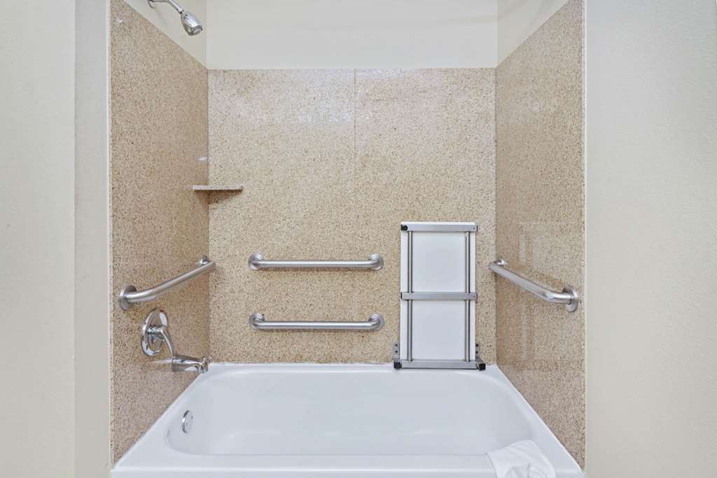 La Quinta Inn & Suites by Wyndham Morgan City - photo 18