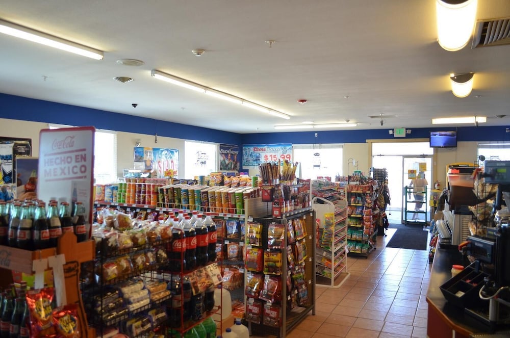 Knights Inn Quincy - photo 17