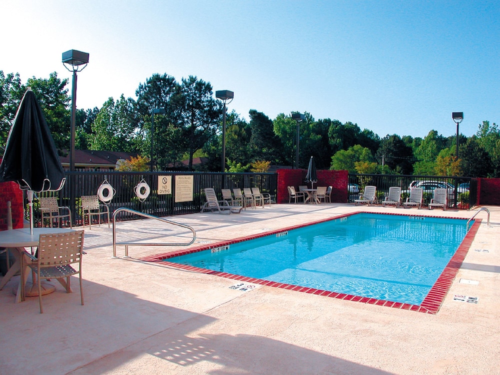 Holiday Inn Express Hotel & Suites Tupelo by IHG - photo 27